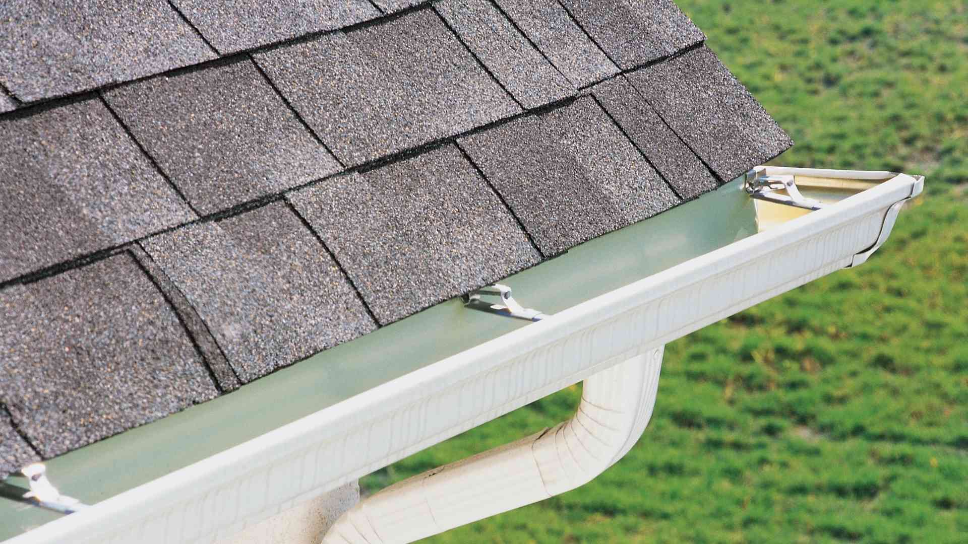 Seamless Gutter Installation 